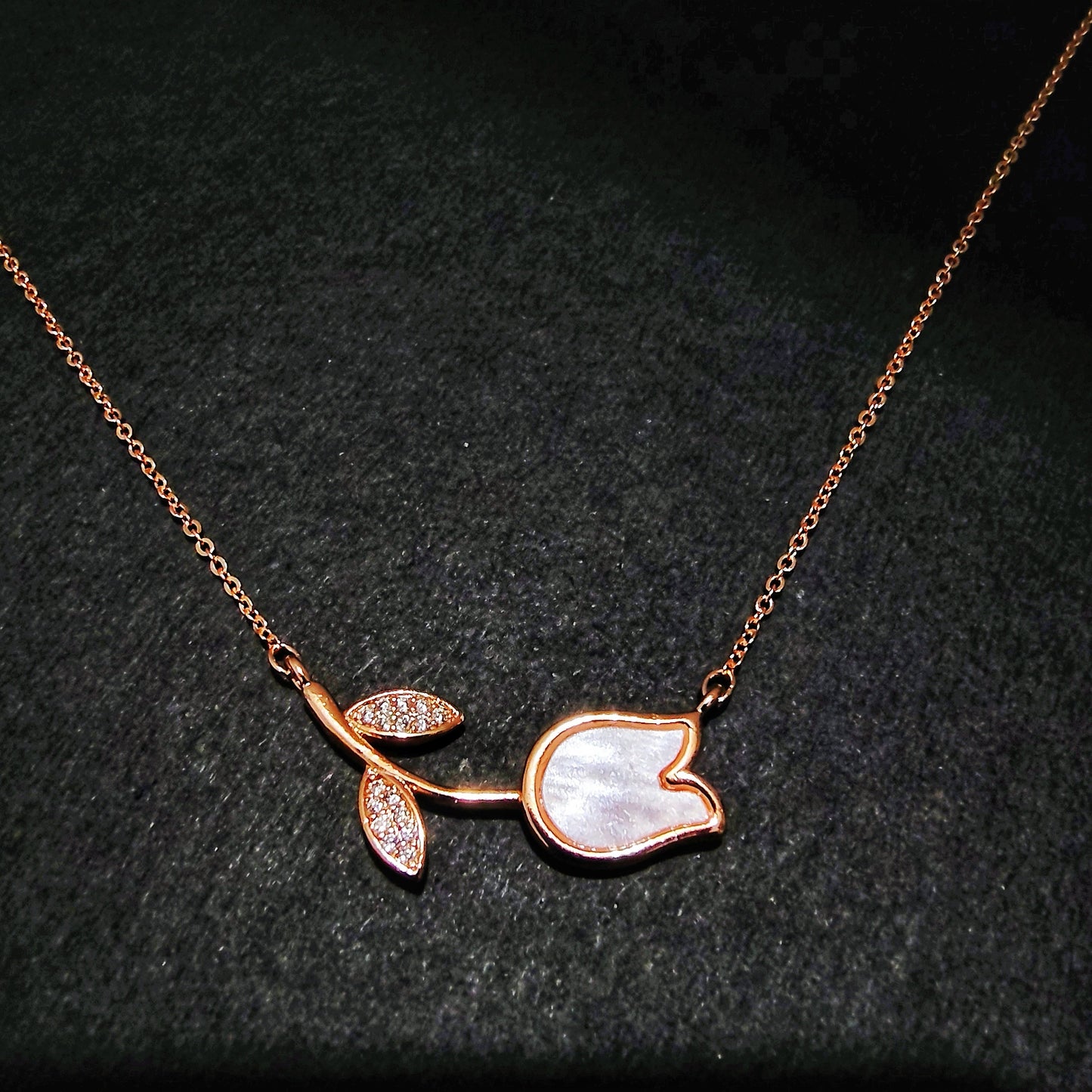Mother Of Pearl Tulip Necklace