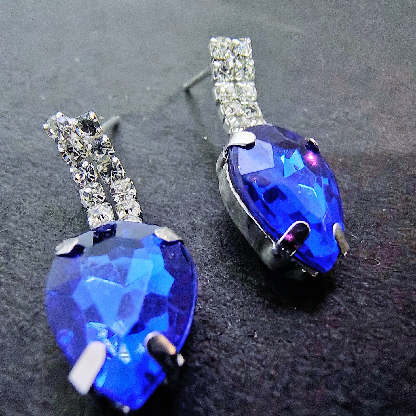 Glamorous Sapphire Blue Stone Jewelry Set