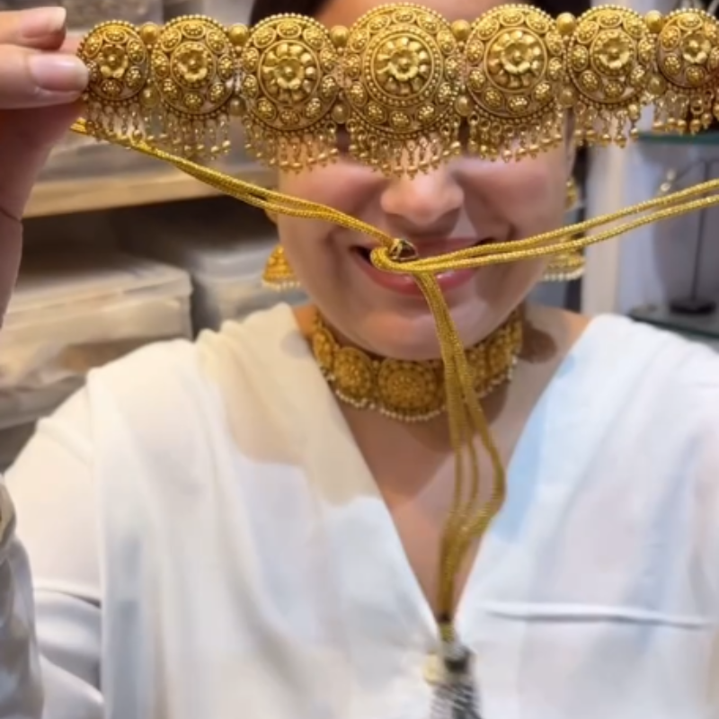 Traditional Gold Choker Necklace