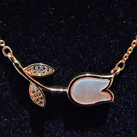 Mother Of Pearl Tulip Necklace