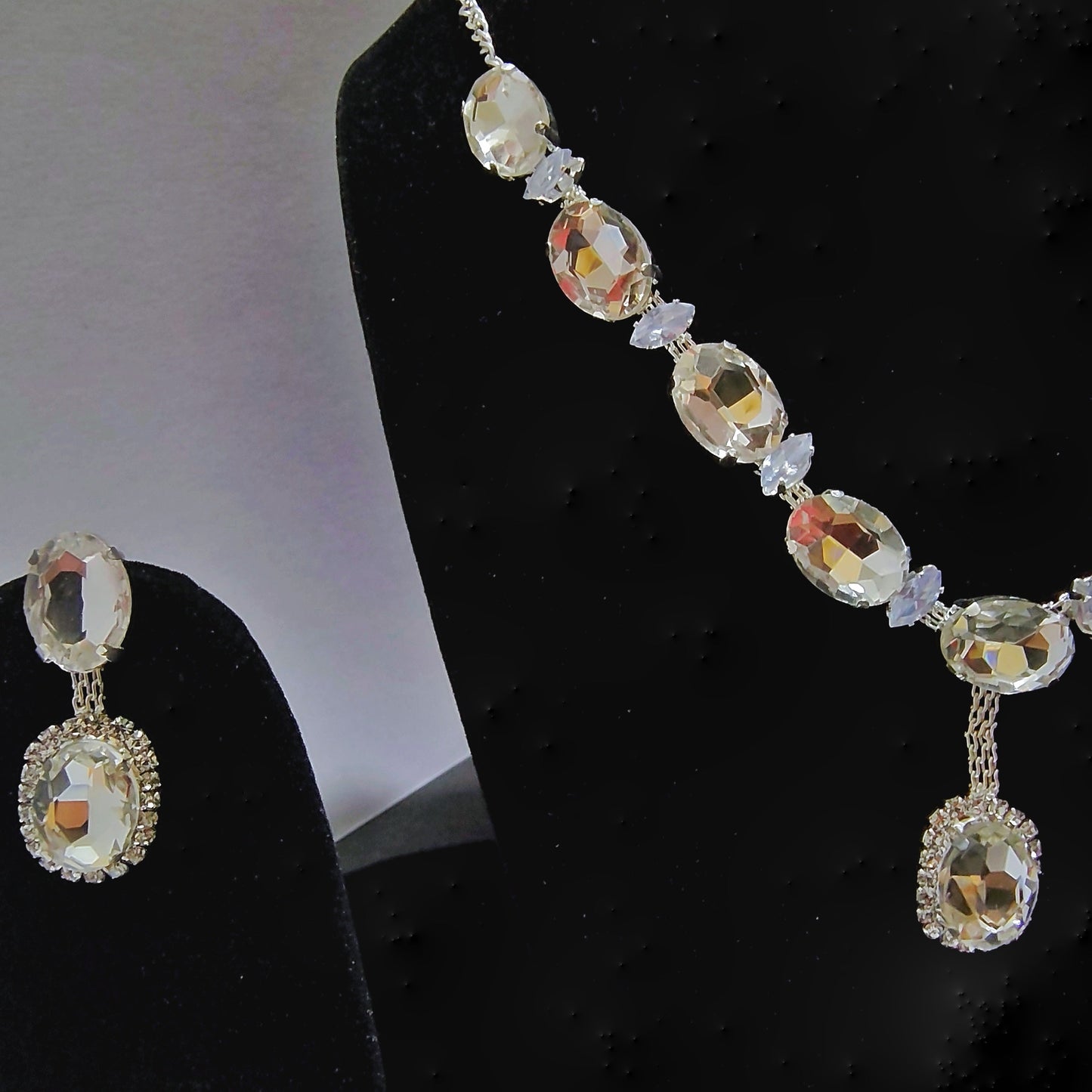 Dazzling Crystal Teardrop Choker Necklace