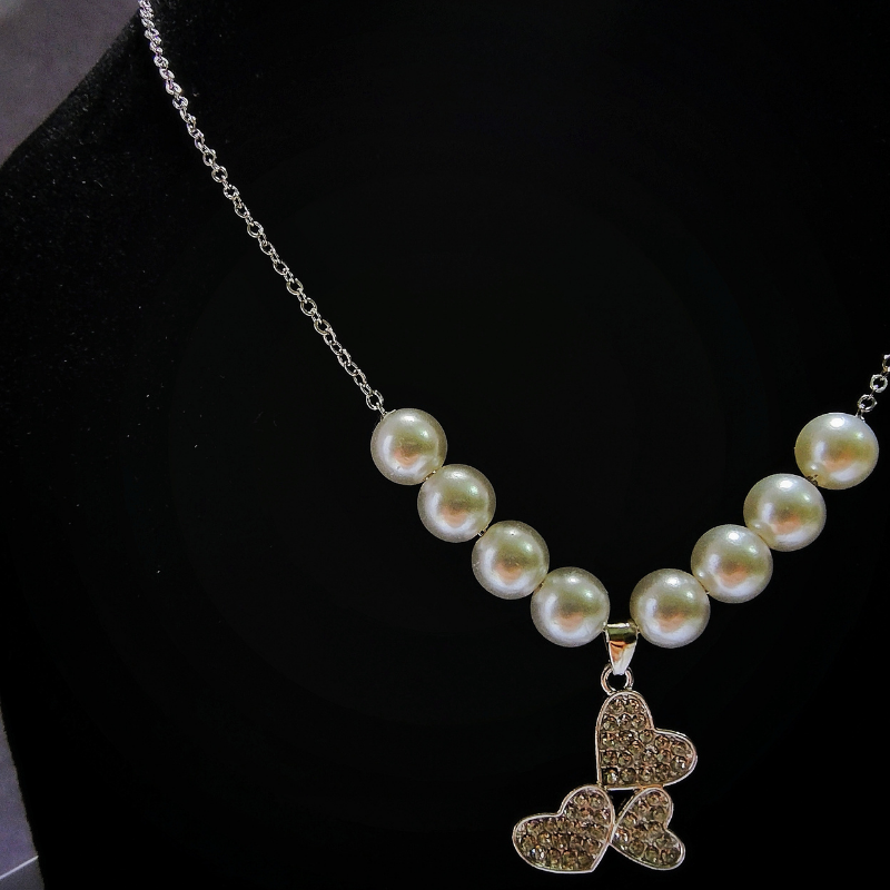 Classic Pearl Choker with Crystal Heart Pendant & Stud Earrings