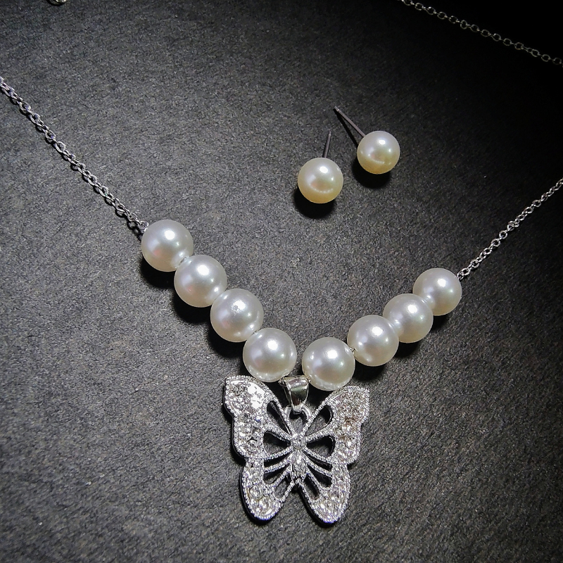 Classic Pearl Choker with Crystal Butterfly Pendant & Stud Earrings
