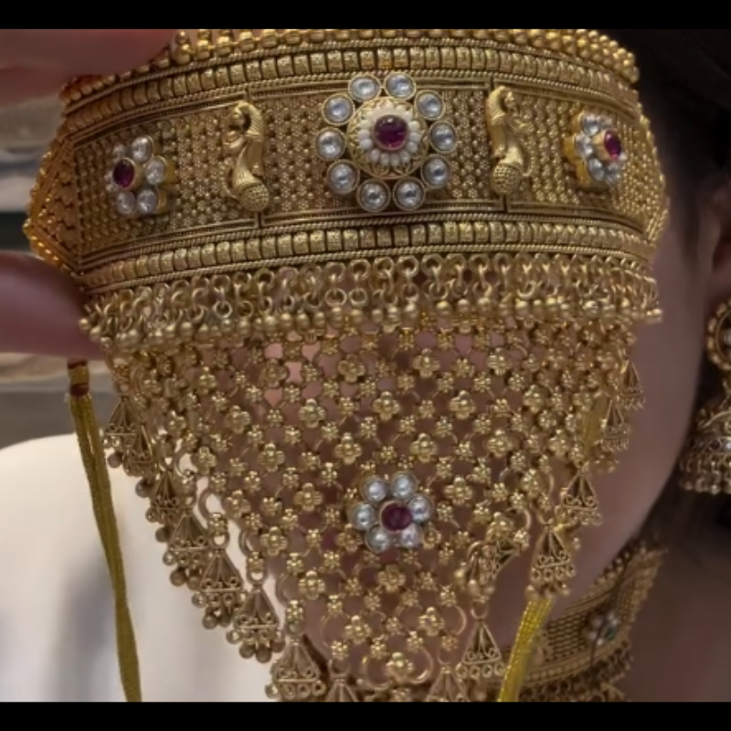V Shape Jaal Design Choker