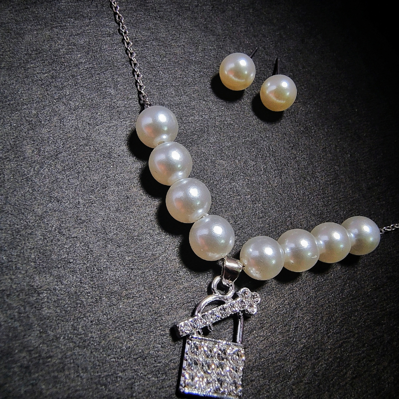 Classic Pearl Choker with Crystal Lock Pendant & Stud Earrings