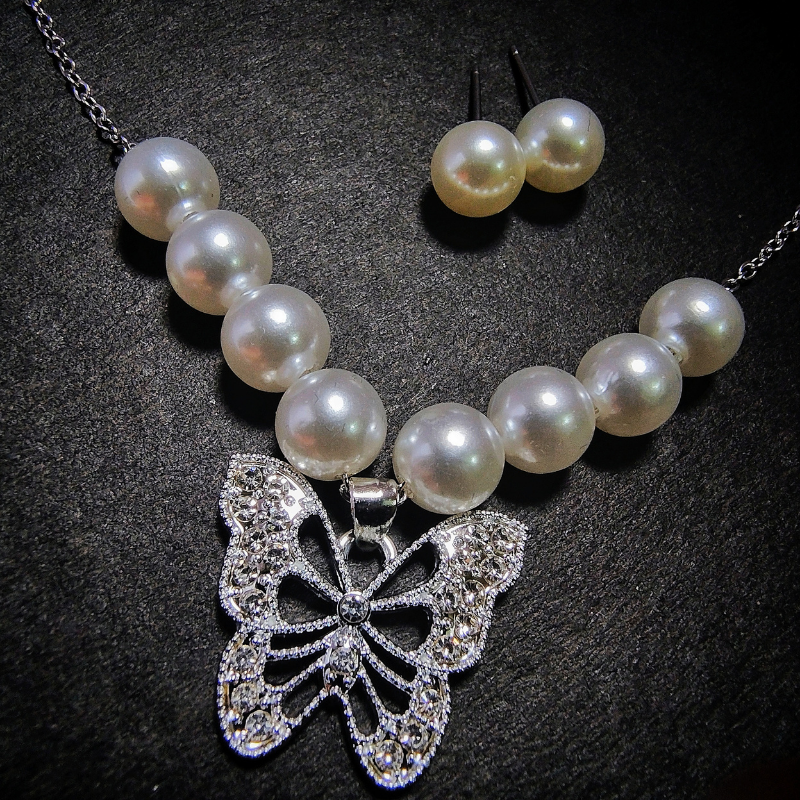 Classic Pearl Choker with Crystal Butterfly Pendant & Stud Earrings